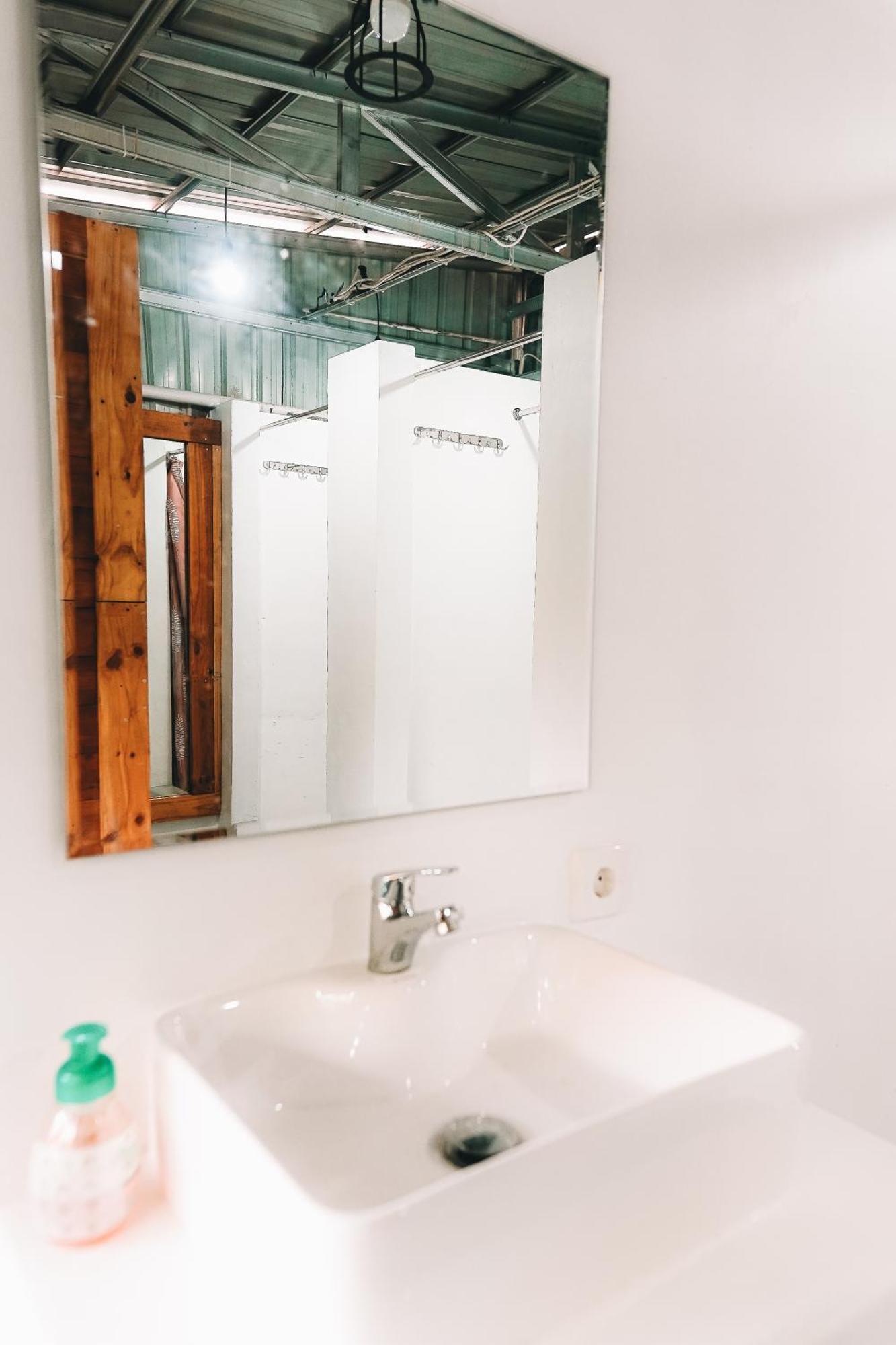 Kokos Hostel Padang City Екстериор снимка